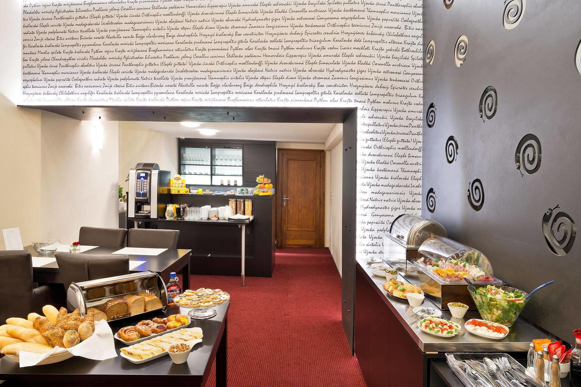 Hotel U Hada Zatec المظهر الخارجي الصورة
