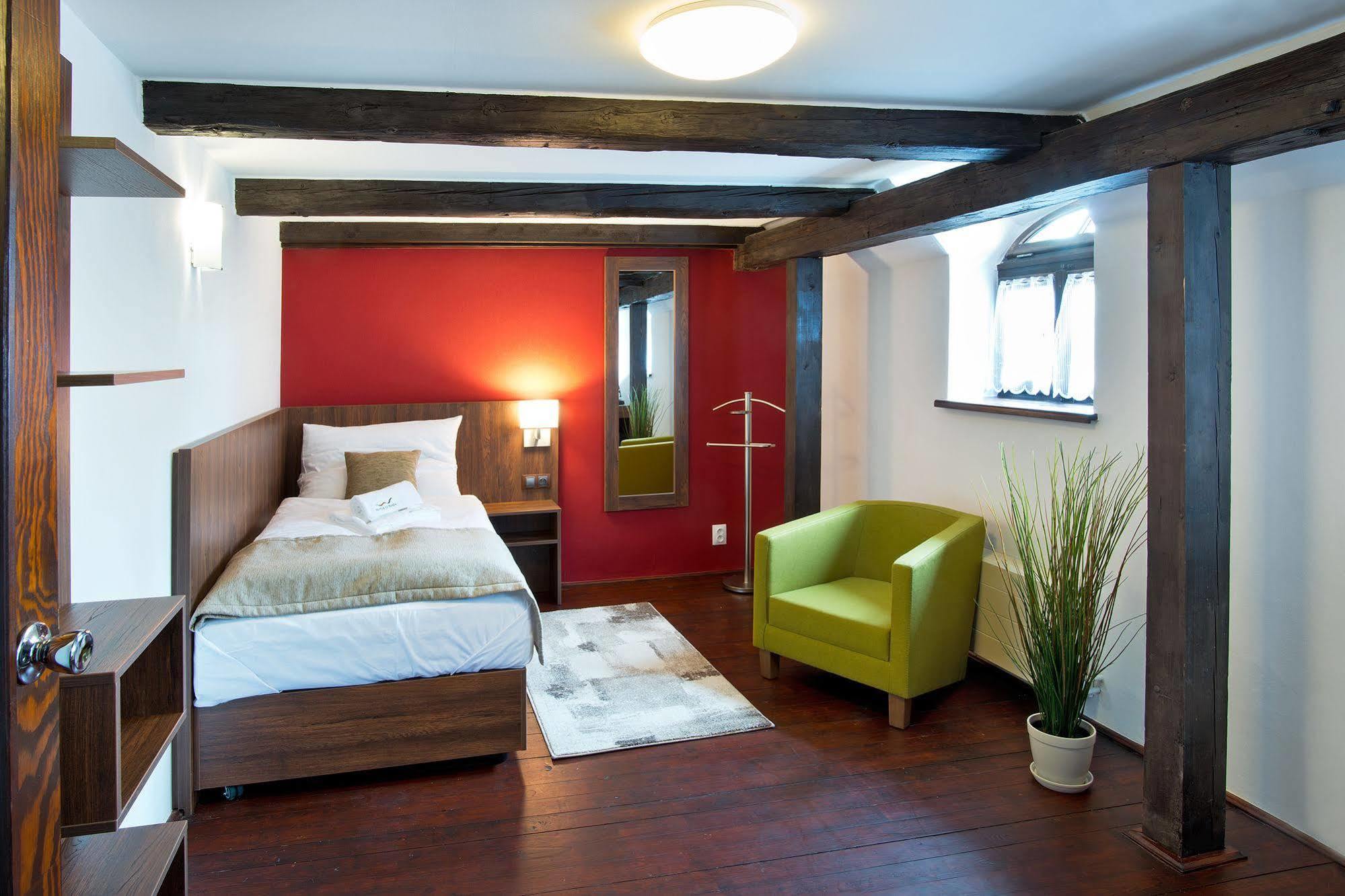 Hotel U Hada Zatec المظهر الخارجي الصورة