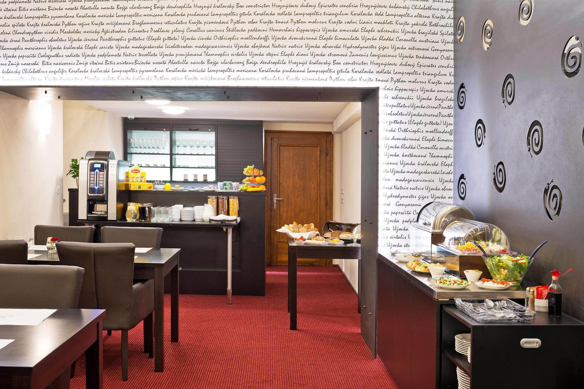 Hotel U Hada Zatec المظهر الخارجي الصورة