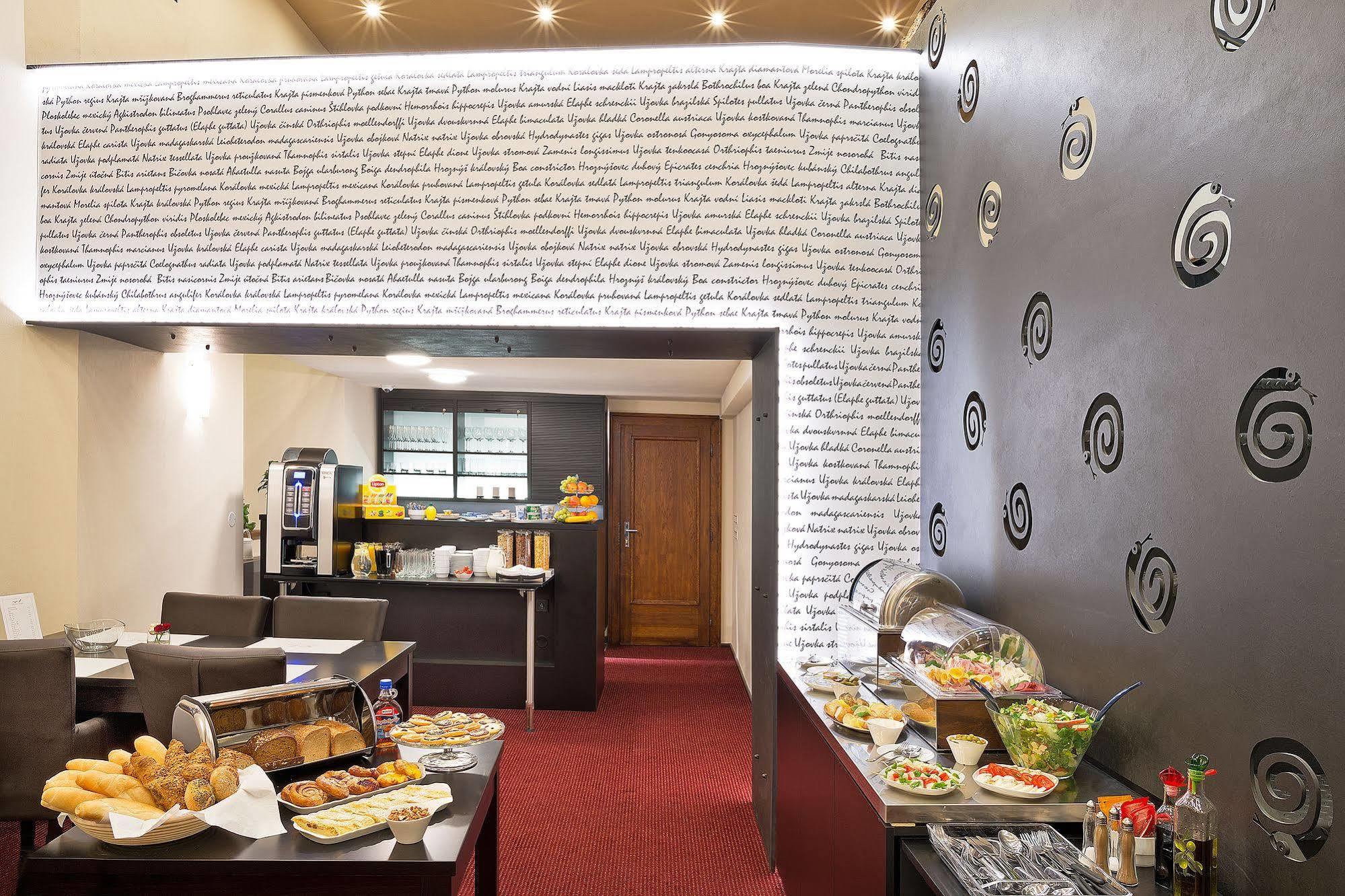 Hotel U Hada Zatec المظهر الخارجي الصورة