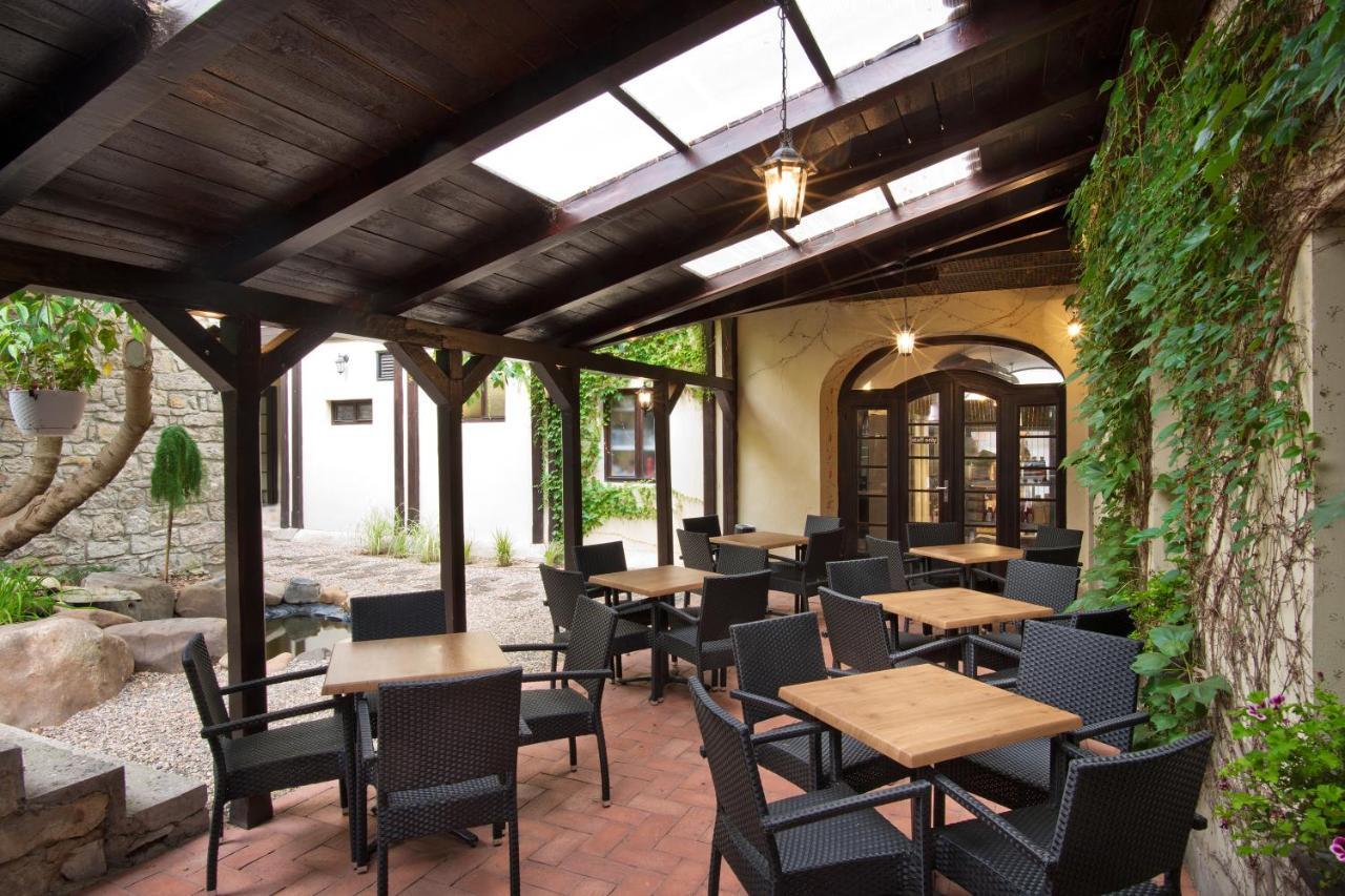 Hotel U Hada Zatec المظهر الخارجي الصورة